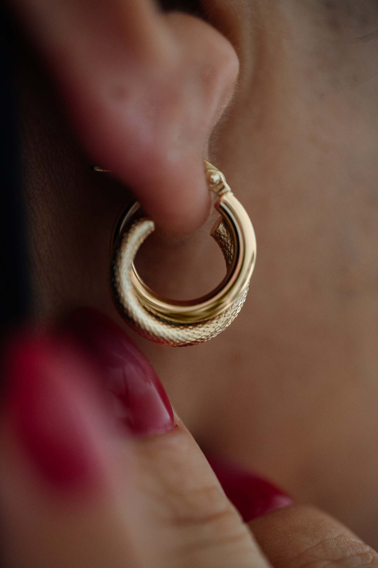 PVLA | 14k Yellow Gold Crossover Hoop Earrings | Diamond Cut and High Polished Hoop Earrings | Arracada de Oro |