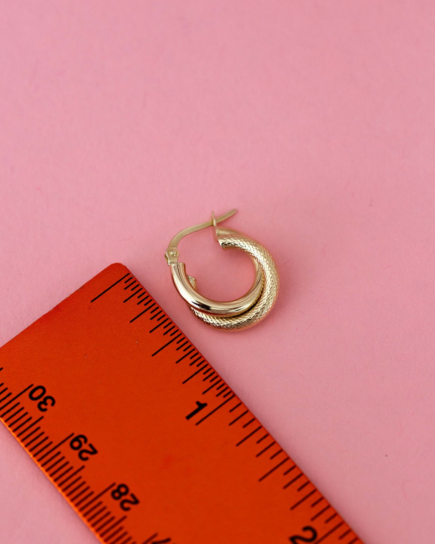 PVLA | 14k Yellow Gold Crossover Hoop Earrings | Diamond Cut and High Polished Hoop Earrings | Arracada de Oro |